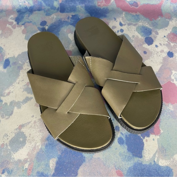Sorel Roaming Cris Cross Slide Leather Sandals Women’s Size 7.5 - Picture 1 of 6